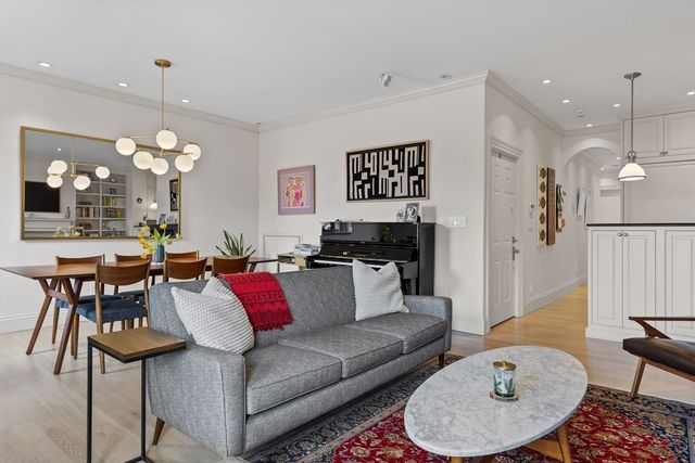 238 Marlborough St 401, Boston, MA 02116