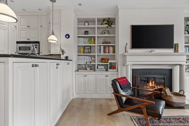 238 Marlborough St 401, Boston, MA 02116