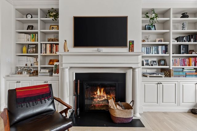 238 Marlborough St 401, Boston, MA 02116