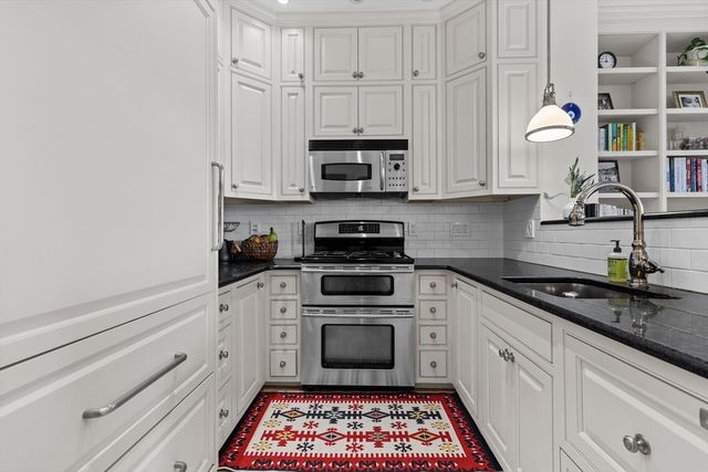 238 Marlborough St 401, Boston, MA 02116