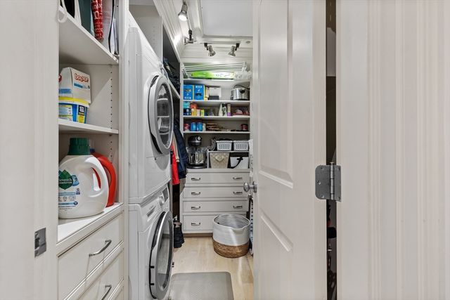 238 Marlborough St 401, Boston, MA 02116