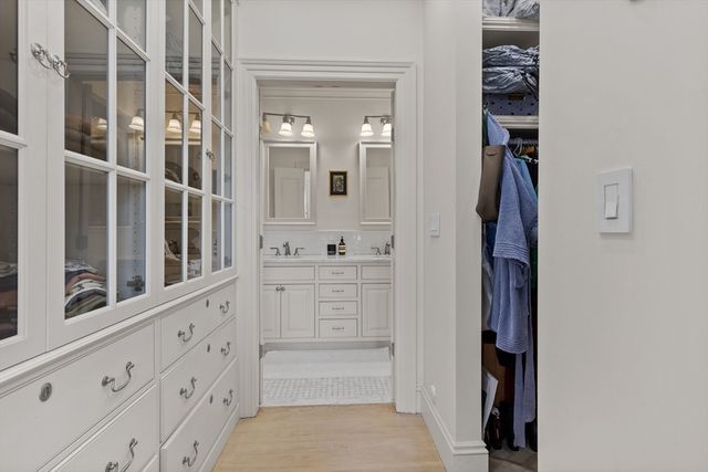 238 Marlborough St 401, Boston, MA 02116