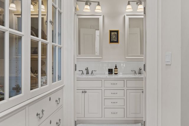 238 Marlborough St 401, Boston, MA 02116