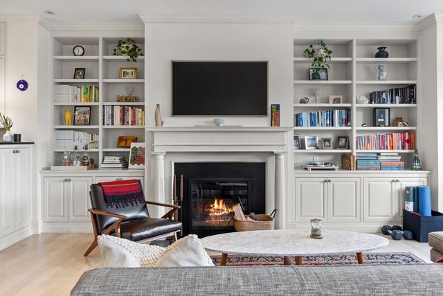 238 Marlborough St 401, Boston, MA 02116