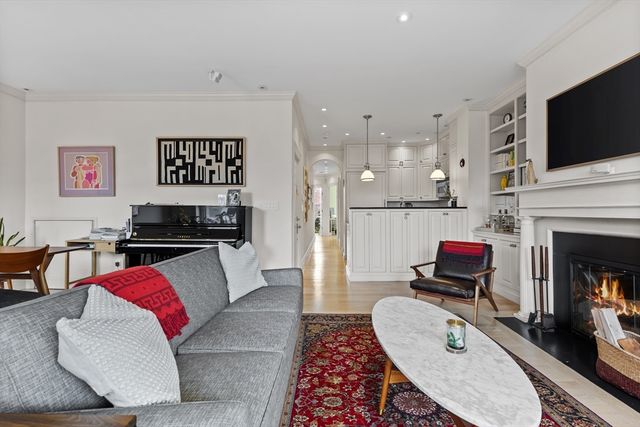 238 Marlborough St 401, Boston, MA 02116