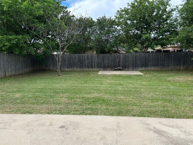 6621 N Park Drive, Watauga, TX 76148