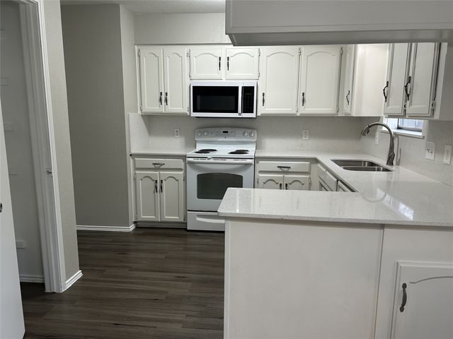 6621 N Park Drive, Watauga, TX 76148