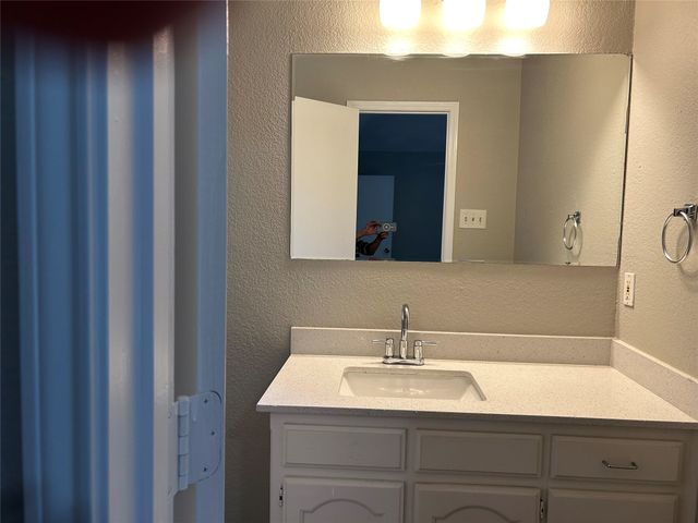 6621 N Park Drive, Watauga, TX 76148