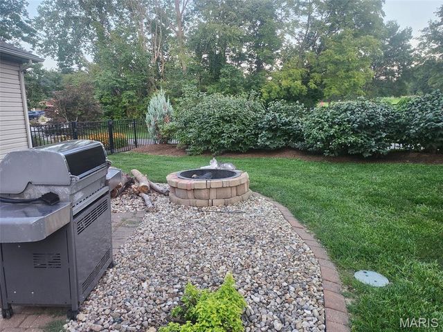 1816 10th Fairway Drive, Belleville, IL 62220