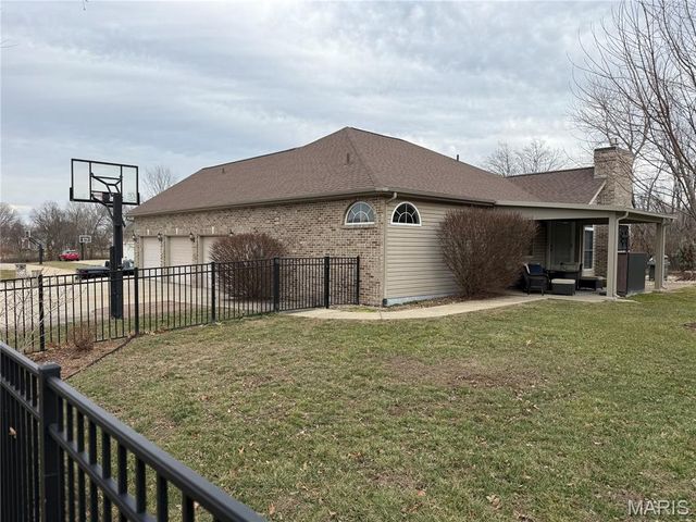 1816 10th Fairway Drive, Belleville, IL 62220