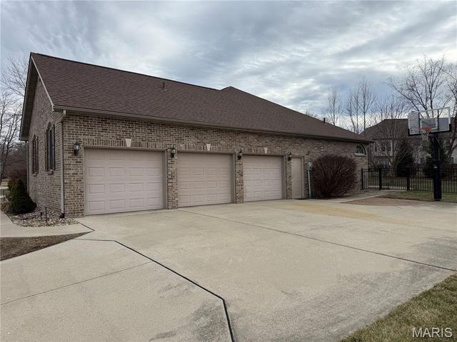 1816 10th Fairway Drive, Belleville, IL 62220