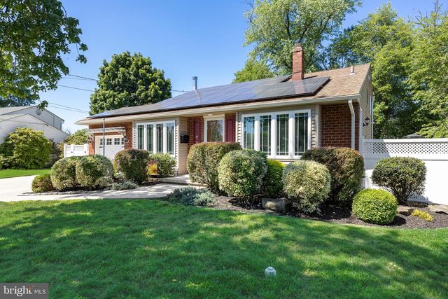 1403 GLENVIEW DR, Cinnaminson, NJ 08077