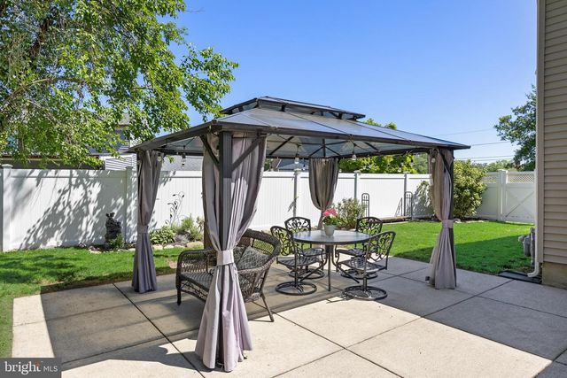 1403 GLENVIEW DR, Cinnaminson, NJ 08077