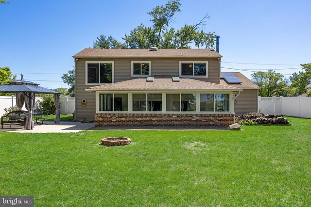 1403 GLENVIEW DR, Cinnaminson, NJ 08077