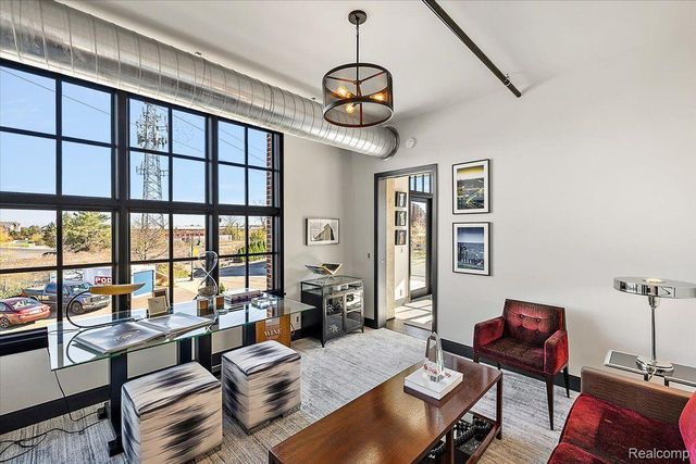 2051 VILLA Road 405, Birmingham, MI 48009
