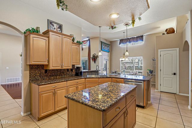 312 DESERT GARDEN Drive, Santa Teresa, NM 88008