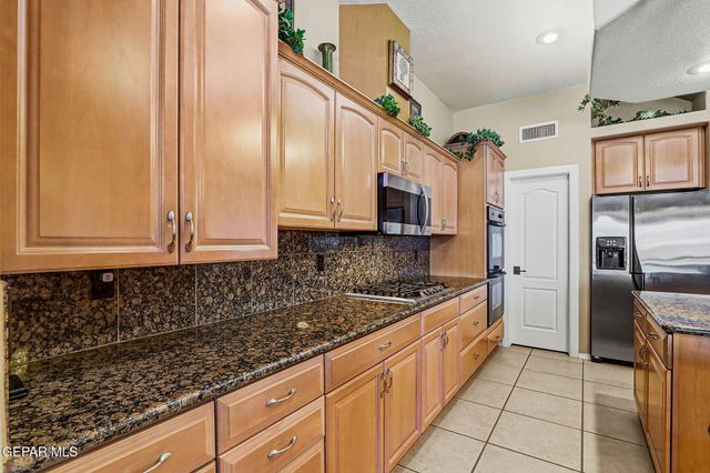 312 DESERT GARDEN Drive, Santa Teresa, NM 88008