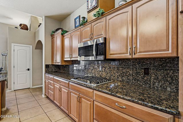 312 DESERT GARDEN Drive, Santa Teresa, NM 88008