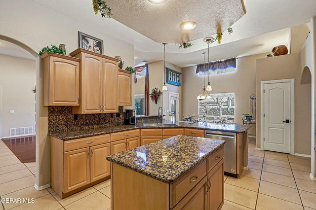 312 DESERT GARDEN Drive, Santa Teresa, NM 88008