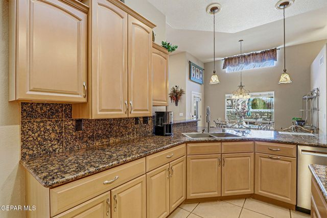 312 DESERT GARDEN Drive, Santa Teresa, NM 88008