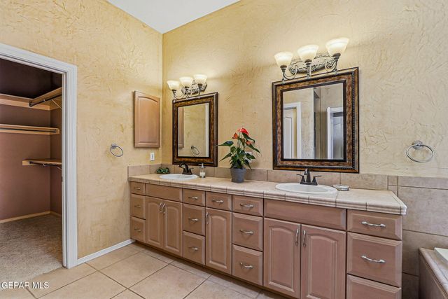 312 DESERT GARDEN Drive, Santa Teresa, NM 88008