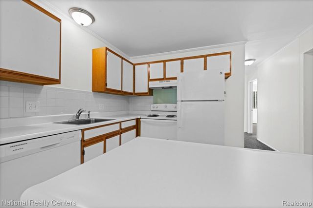 29546 Hoover Road, Warren, MI 48093