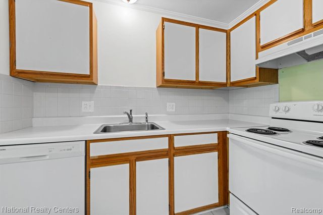 29546 Hoover Road, Warren, MI 48093