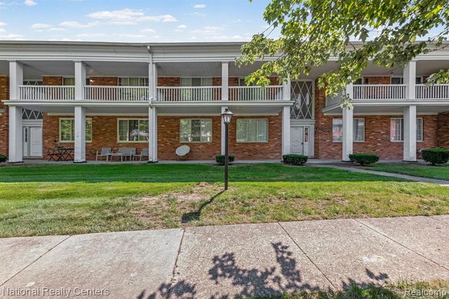 29546 Hoover Road, Warren, MI 48093