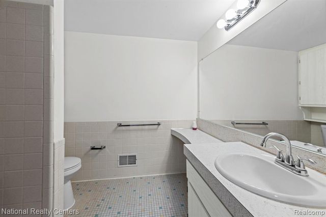 29546 Hoover Road, Warren, MI 48093
