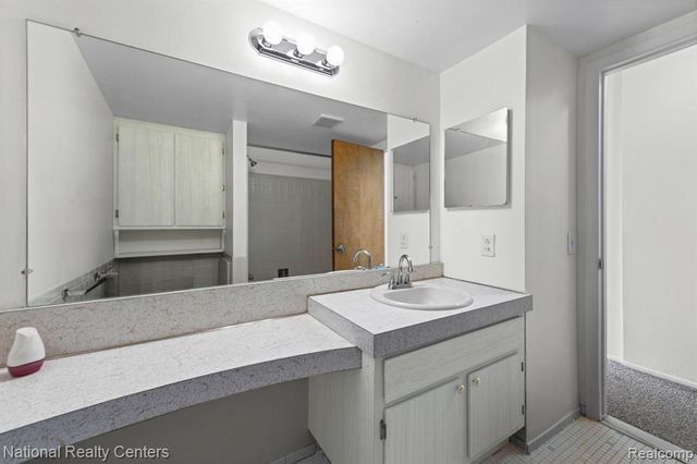 29546 Hoover Road, Warren, MI 48093