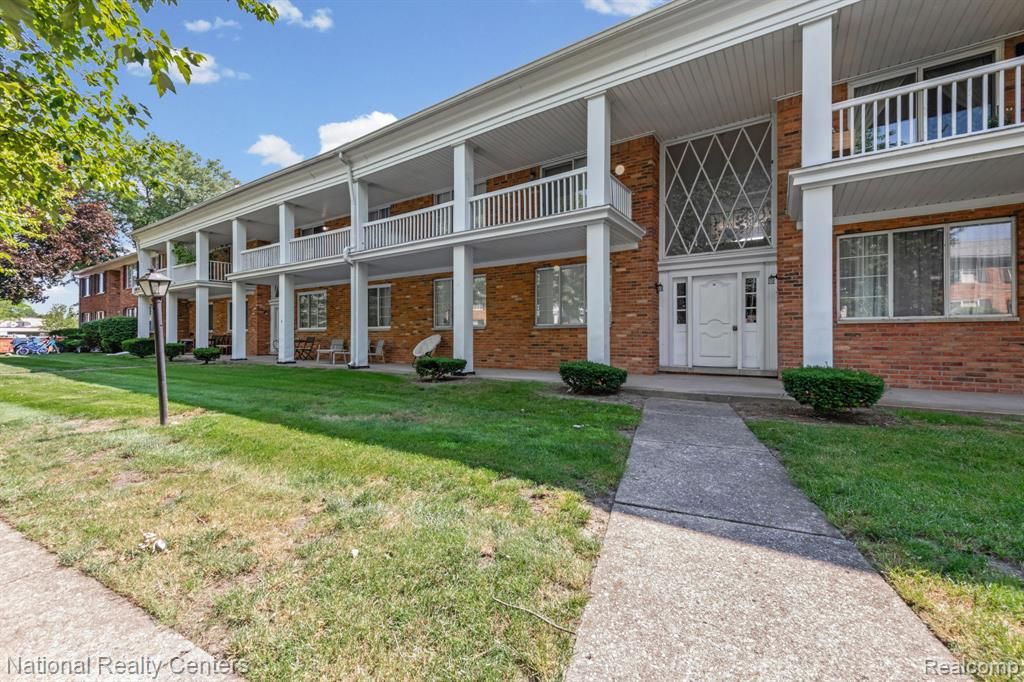 29546 Hoover Road, Warren, MI 48093
