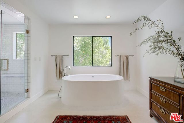 4915 WINNETKA Avenue, Woodland Hills, CA 91364