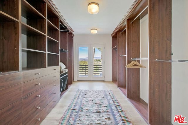 4915 WINNETKA Avenue, Woodland Hills, CA 91364