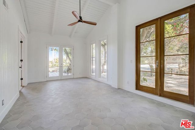 4915 WINNETKA Avenue, Woodland Hills, CA 91364