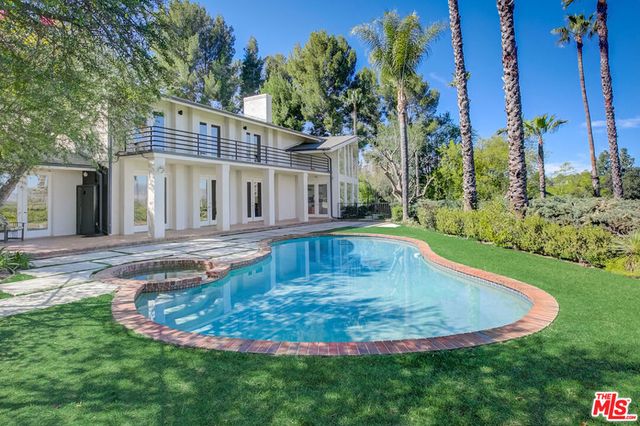 4915 WINNETKA Avenue, Woodland Hills, CA 91364