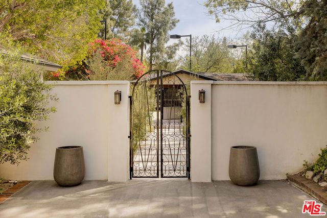 4915 WINNETKA Avenue, Woodland Hills, CA 91364