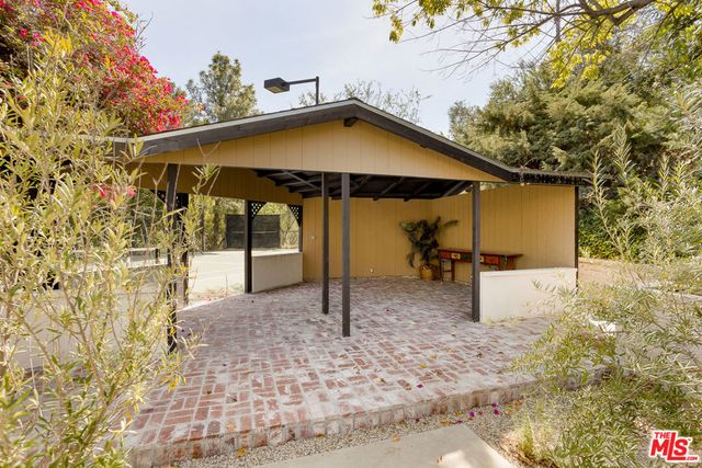 4915 WINNETKA Avenue, Woodland Hills, CA 91364