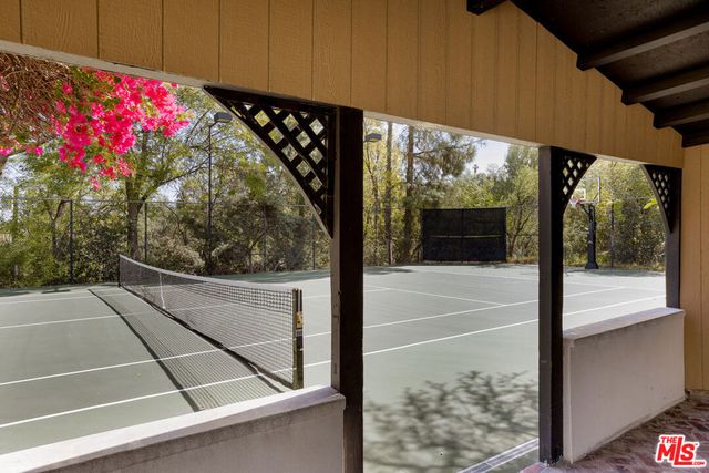 4915 WINNETKA Avenue, Woodland Hills, CA 91364