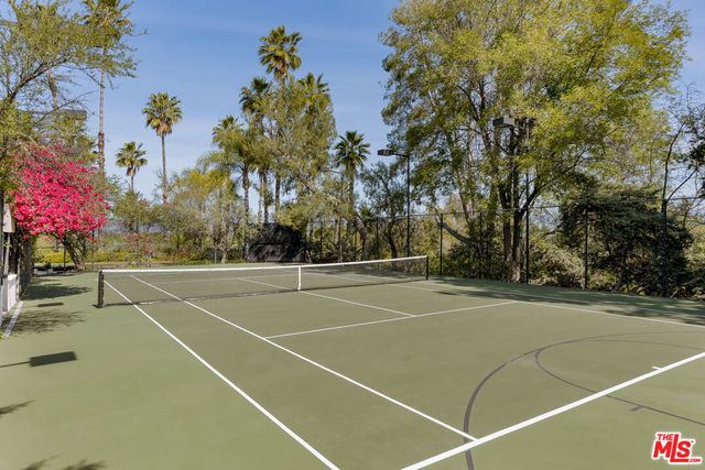 4915 WINNETKA Avenue, Woodland Hills, CA 91364