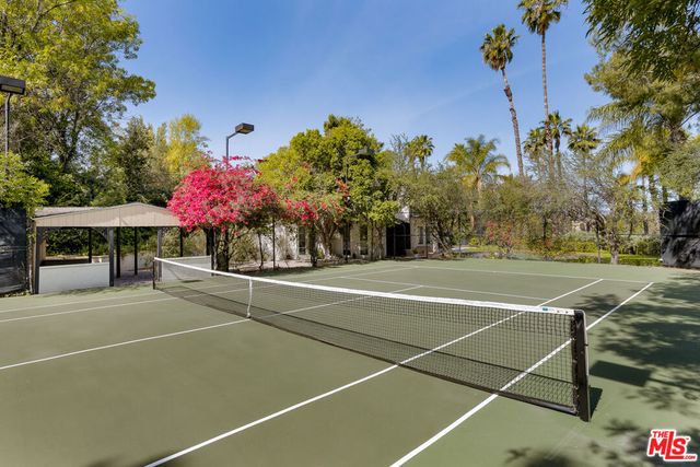 4915 WINNETKA Avenue, Woodland Hills, CA 91364