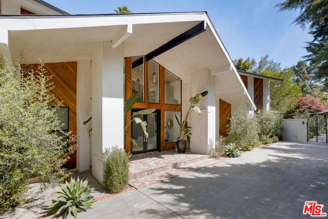 4915 WINNETKA Avenue, Woodland Hills, CA 91364