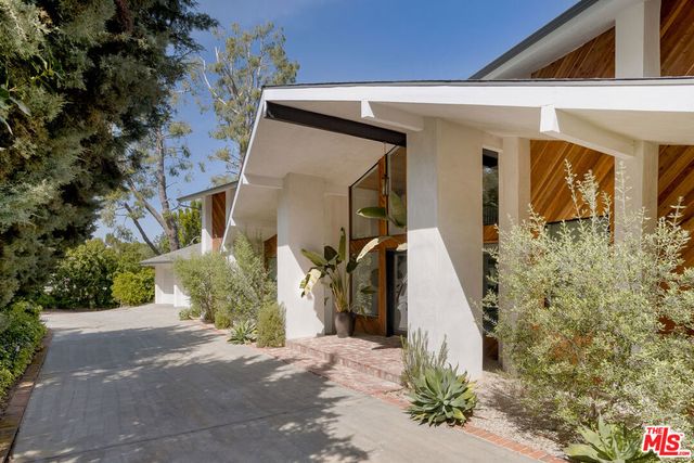 4915 WINNETKA Avenue, Woodland Hills, CA 91364