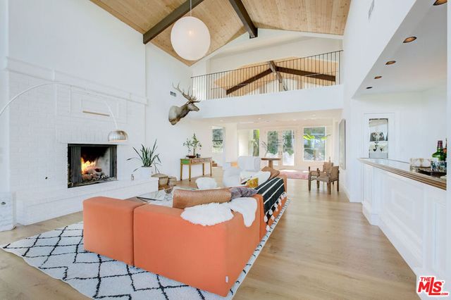 4915 WINNETKA Avenue, Woodland Hills, CA 91364