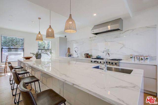 4915 WINNETKA Avenue, Woodland Hills, CA 91364