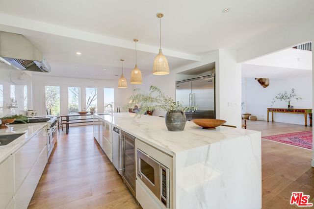 4915 WINNETKA Avenue, Woodland Hills, CA 91364