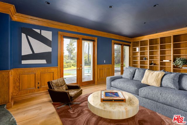 4915 WINNETKA Avenue, Woodland Hills, CA 91364