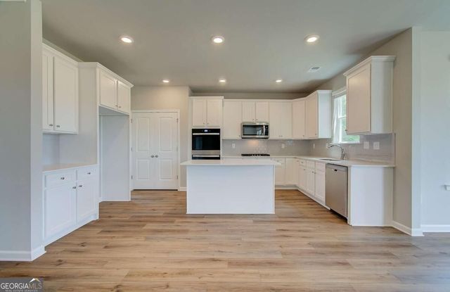 301 Arnewood Circle, Mcdonough, GA 30253