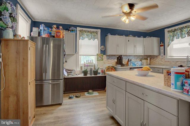 233 CLEVELAND AVENUE, Waynesboro, PA 17268