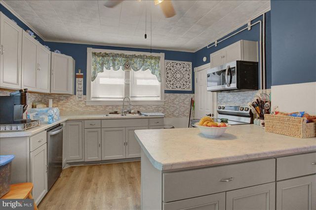 233 CLEVELAND AVENUE, Waynesboro, PA 17268