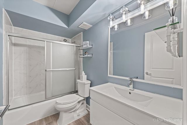 1220 S Lorraine Road 2H, Wheaton, IL 60189